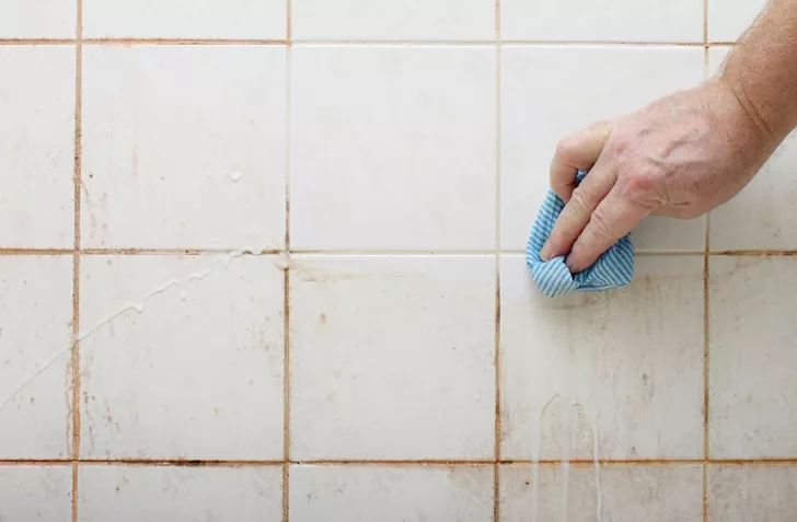 bäst metod för att rengöra badrumsfogar fritt från kalk och smuts